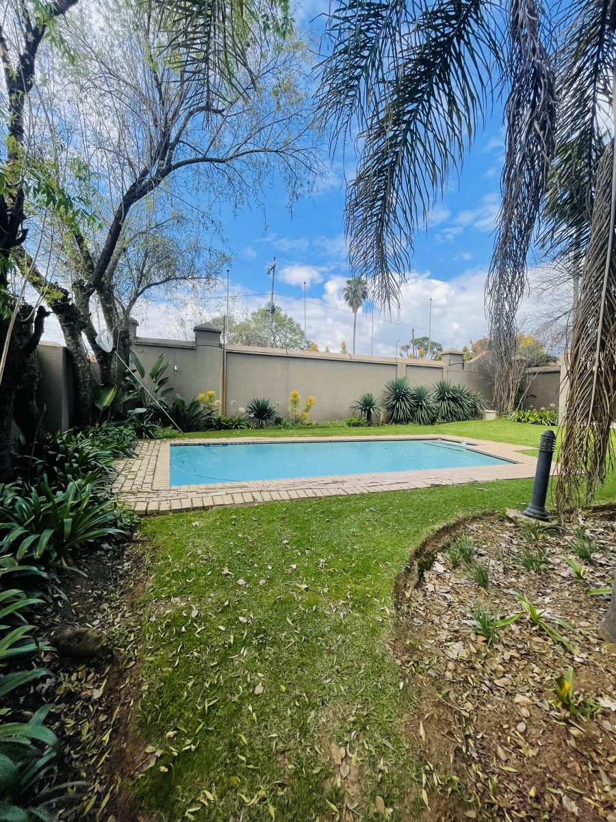 To Let 2 Bedroom Property for Rent in Sandown Gauteng
