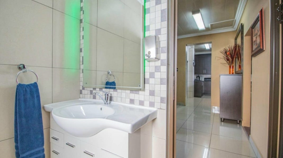 2 Bedroom Property for Sale in Selection Park Gauteng