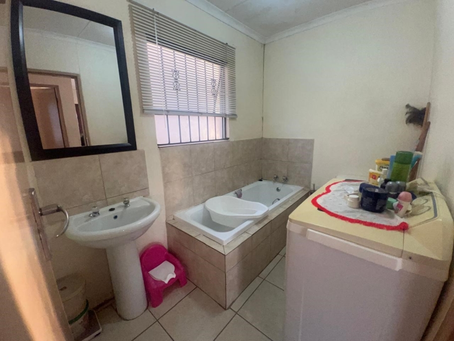 2 Bedroom Property for Sale in Kagiso Gauteng