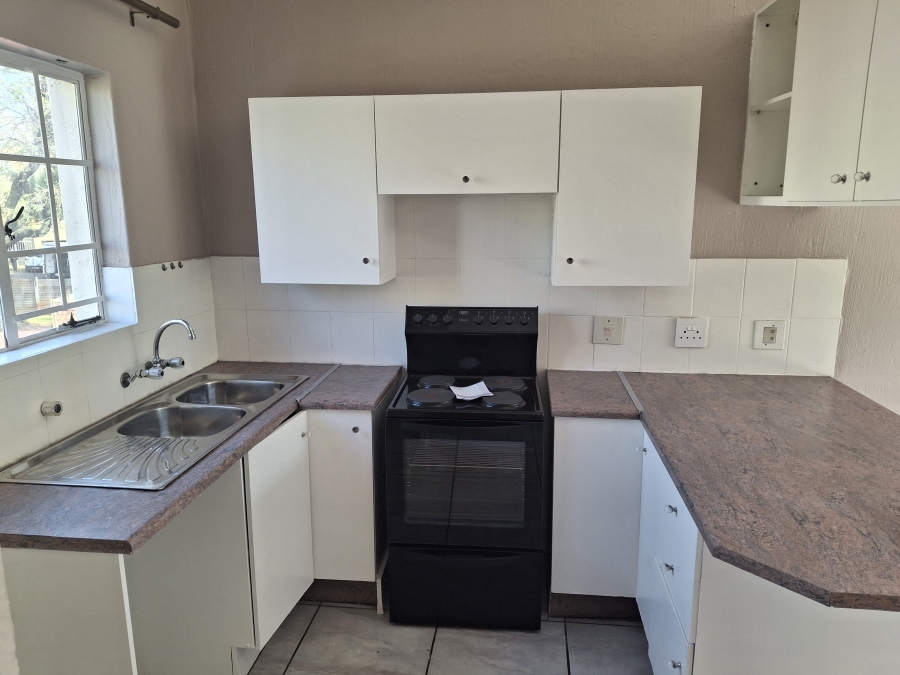 To Let 2 Bedroom Property for Rent in Garsfontein Gauteng