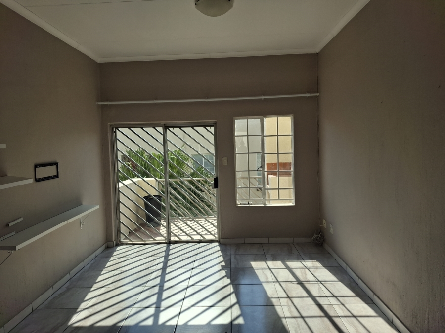 To Let 2 Bedroom Property for Rent in Garsfontein Gauteng