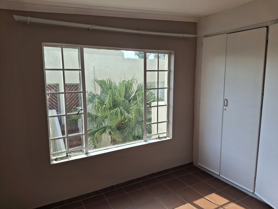 To Let 2 Bedroom Property for Rent in Garsfontein Gauteng