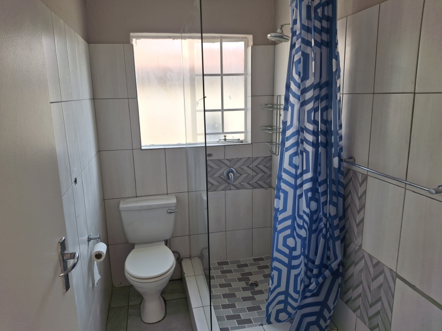 To Let 2 Bedroom Property for Rent in Garsfontein Gauteng