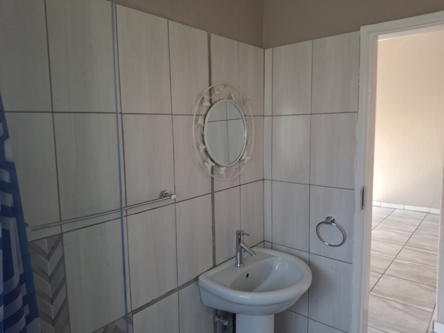To Let 2 Bedroom Property for Rent in Garsfontein Gauteng