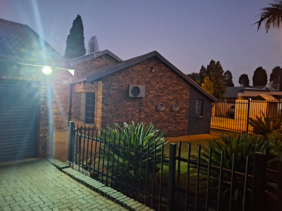 To Let 3 Bedroom Property for Rent in Garsfontein Gauteng