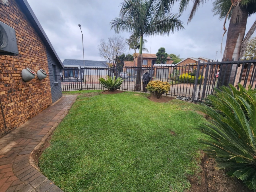 To Let 3 Bedroom Property for Rent in Garsfontein Gauteng