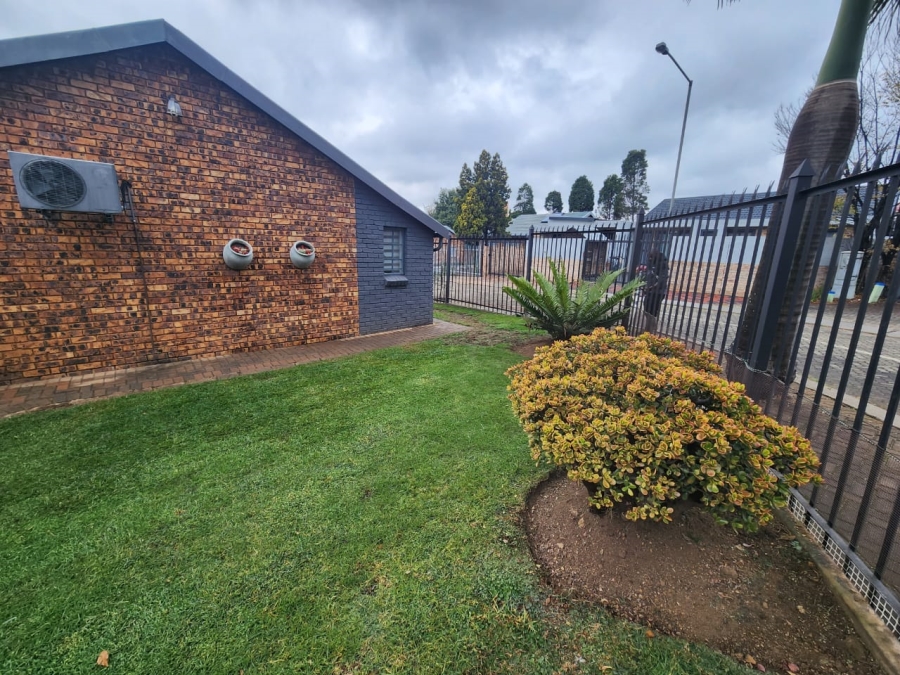 To Let 3 Bedroom Property for Rent in Garsfontein Gauteng