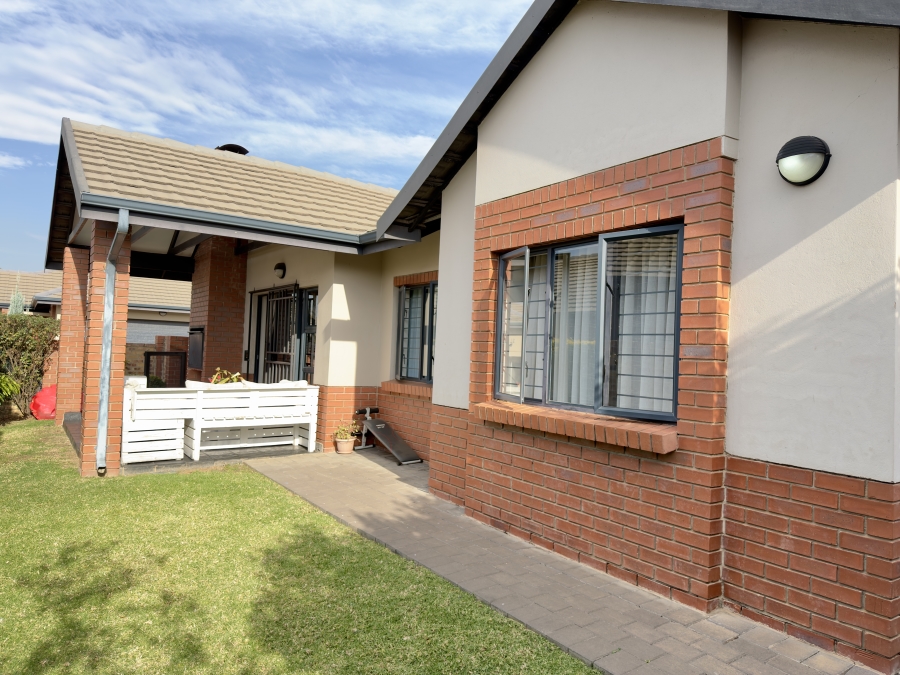 3 Bedroom Property for Sale in Equestria Gauteng