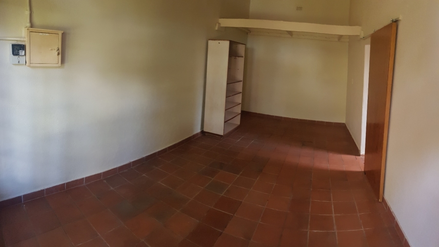 To Let 2 Bedroom Property for Rent in Waverley Gauteng