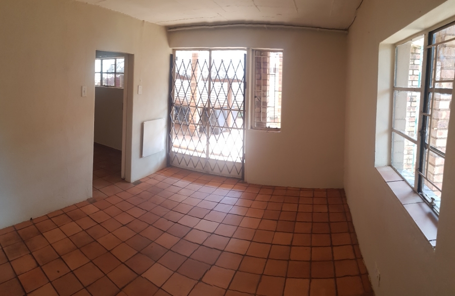 To Let 2 Bedroom Property for Rent in Waverley Gauteng