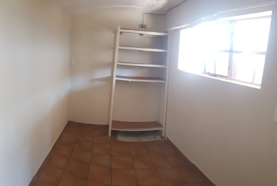 To Let 2 Bedroom Property for Rent in Waverley Gauteng