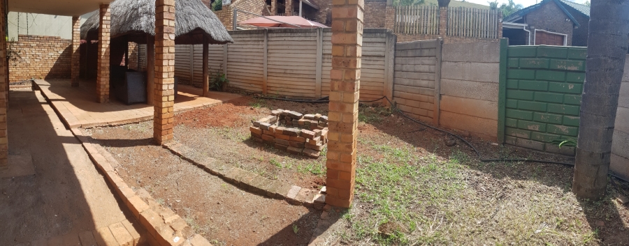 To Let 2 Bedroom Property for Rent in Waverley Gauteng