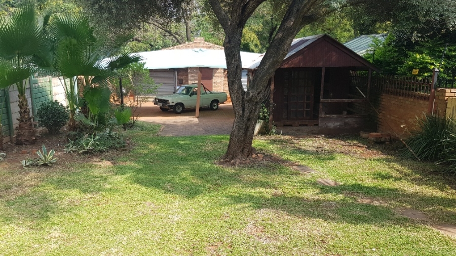To Let 2 Bedroom Property for Rent in Waverley Gauteng