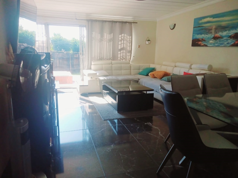 2 Bedroom Property for Sale in Blackheath Gauteng
