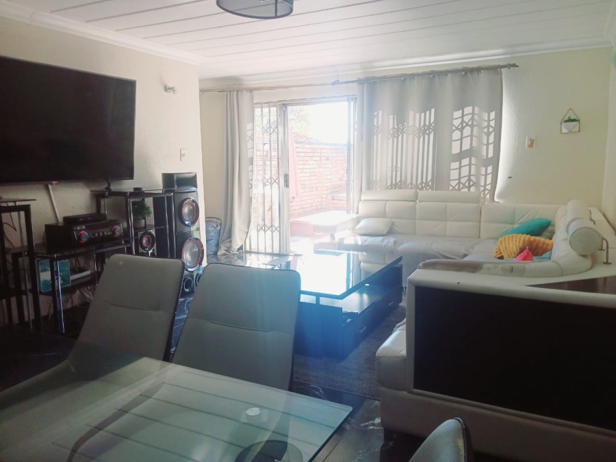 2 Bedroom Property for Sale in Blackheath Gauteng