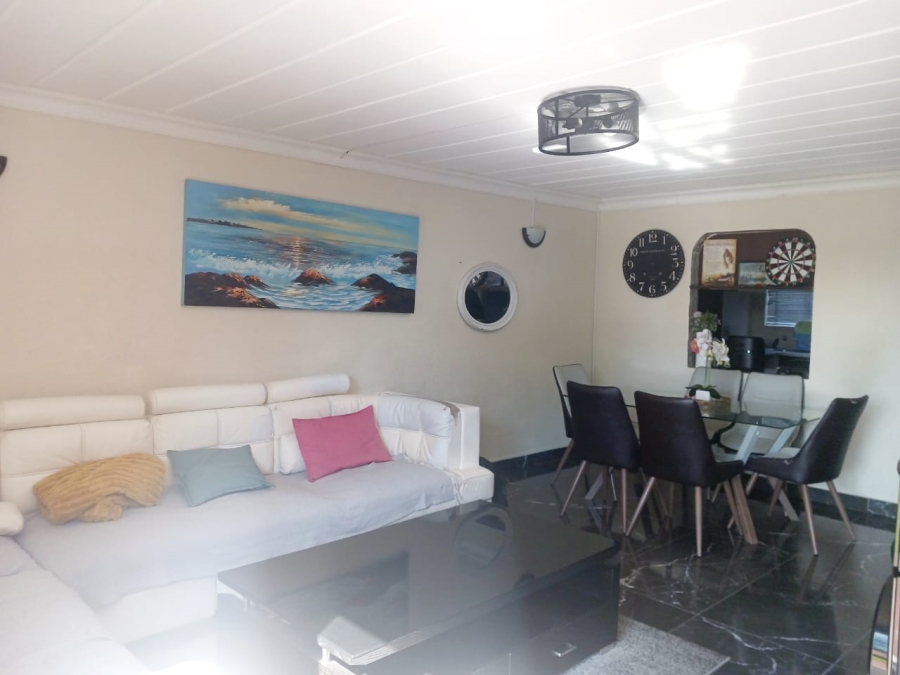 2 Bedroom Property for Sale in Blackheath Gauteng