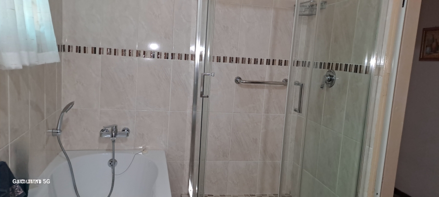 4 Bedroom Property for Sale in Lodeyko Gauteng