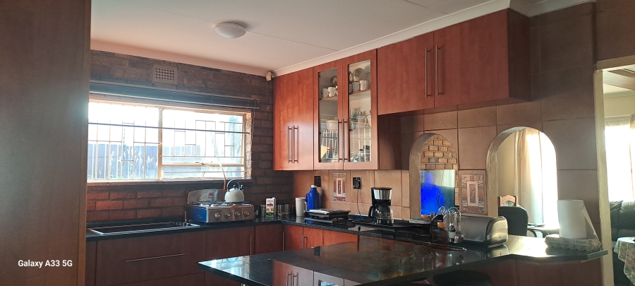 4 Bedroom Property for Sale in Lodeyko Gauteng