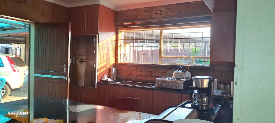 4 Bedroom Property for Sale in Lodeyko Gauteng