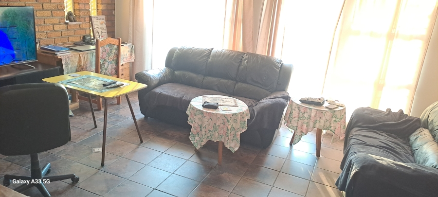 4 Bedroom Property for Sale in Lodeyko Gauteng