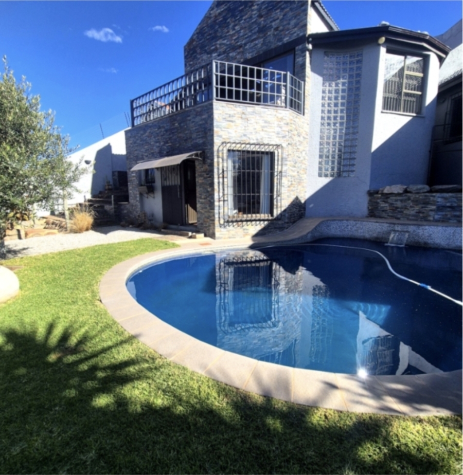 6 Bedroom Property for Sale in Kenmare Gauteng