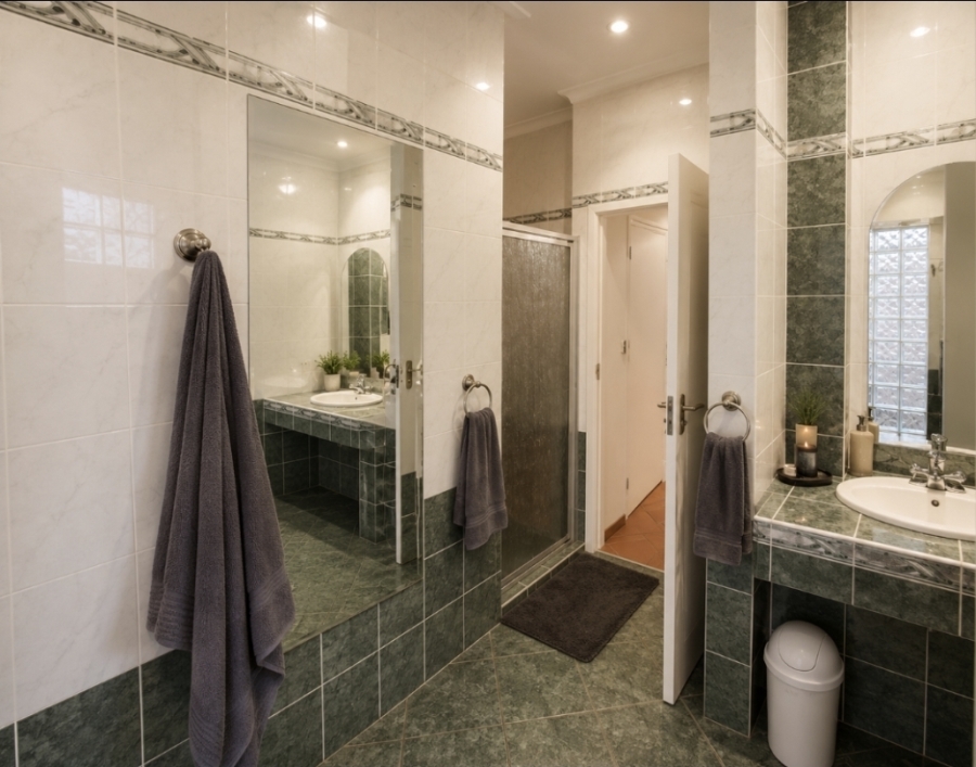 6 Bedroom Property for Sale in Kenmare Gauteng
