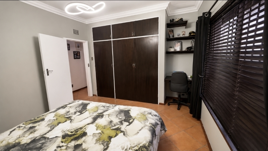 6 Bedroom Property for Sale in Kenmare Gauteng