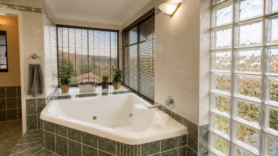 6 Bedroom Property for Sale in Kenmare Gauteng