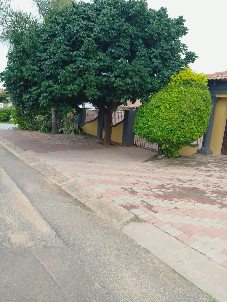 4 Bedroom Property for Sale in Karenpark Gauteng