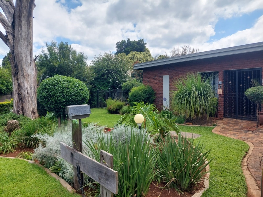 4 Bedroom Property for Sale in Dorandia Gauteng