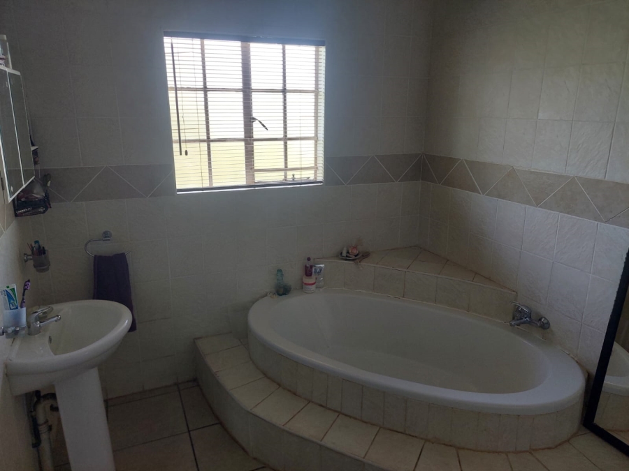 4 Bedroom Property for Sale in Strydfontein A H Gauteng