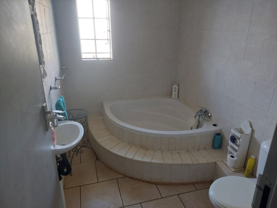 4 Bedroom Property for Sale in Strydfontein A H Gauteng