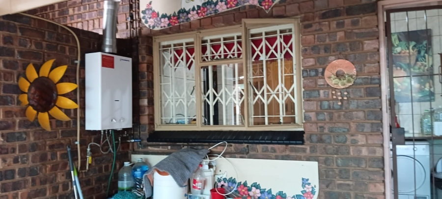 4 Bedroom Property for Sale in Dorandia Gauteng