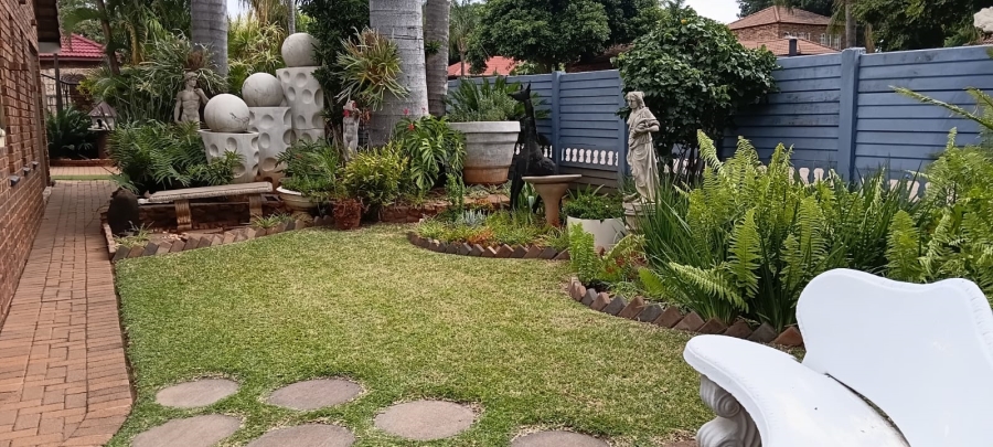 4 Bedroom Property for Sale in Dorandia Gauteng