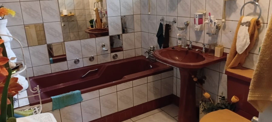 4 Bedroom Property for Sale in Dorandia Gauteng