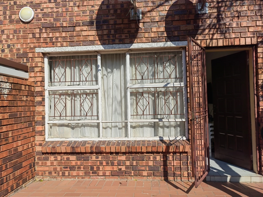 2 Bedroom Property for Sale in Vorna Valley Gauteng