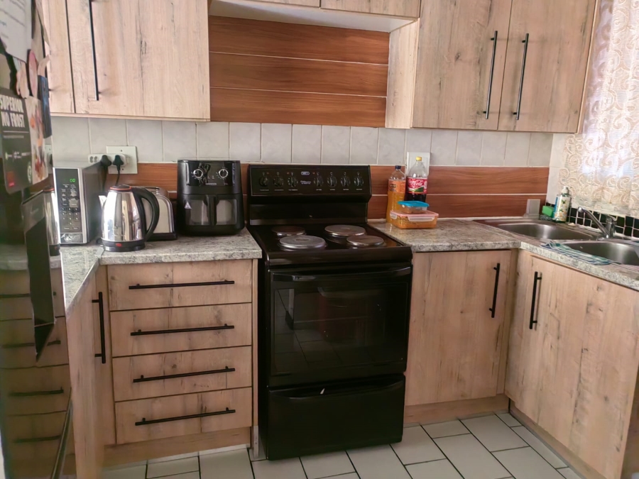 2 Bedroom Property for Sale in Vorna Valley Gauteng