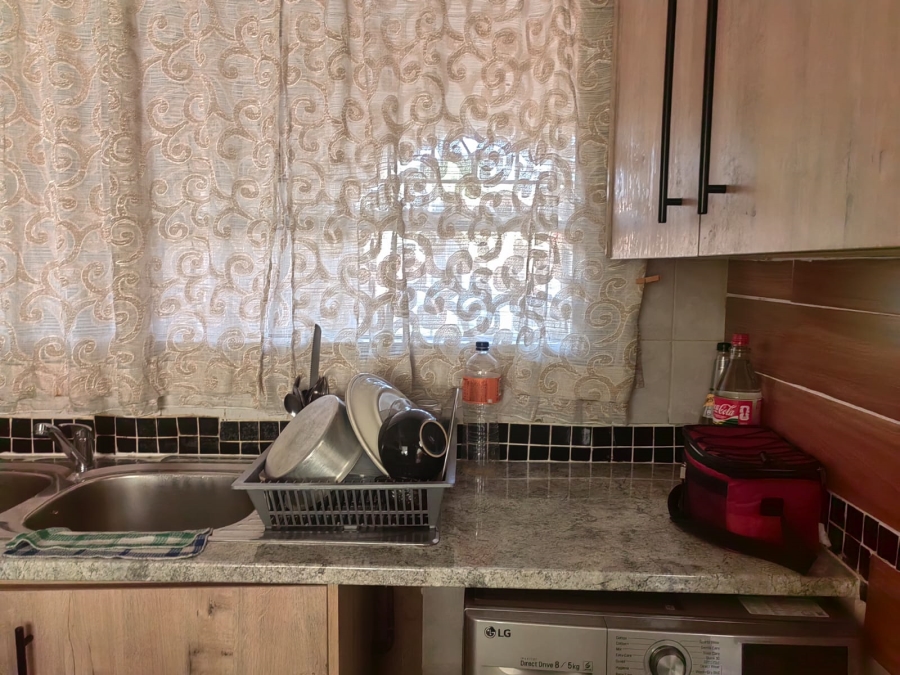 2 Bedroom Property for Sale in Vorna Valley Gauteng