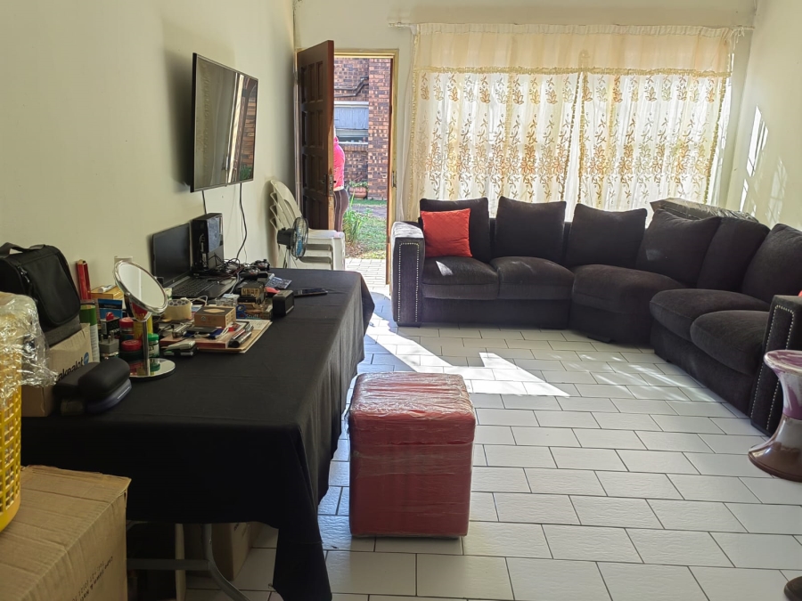 2 Bedroom Property for Sale in Vorna Valley Gauteng