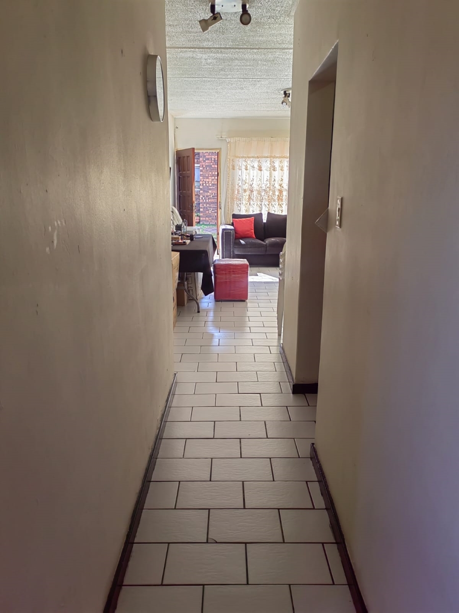 2 Bedroom Property for Sale in Vorna Valley Gauteng