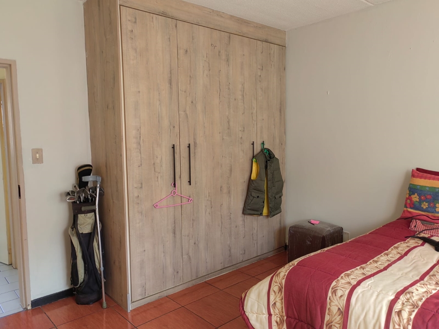 2 Bedroom Property for Sale in Vorna Valley Gauteng