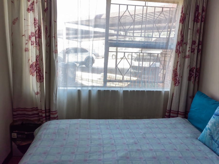 2 Bedroom Property for Sale in Vorna Valley Gauteng