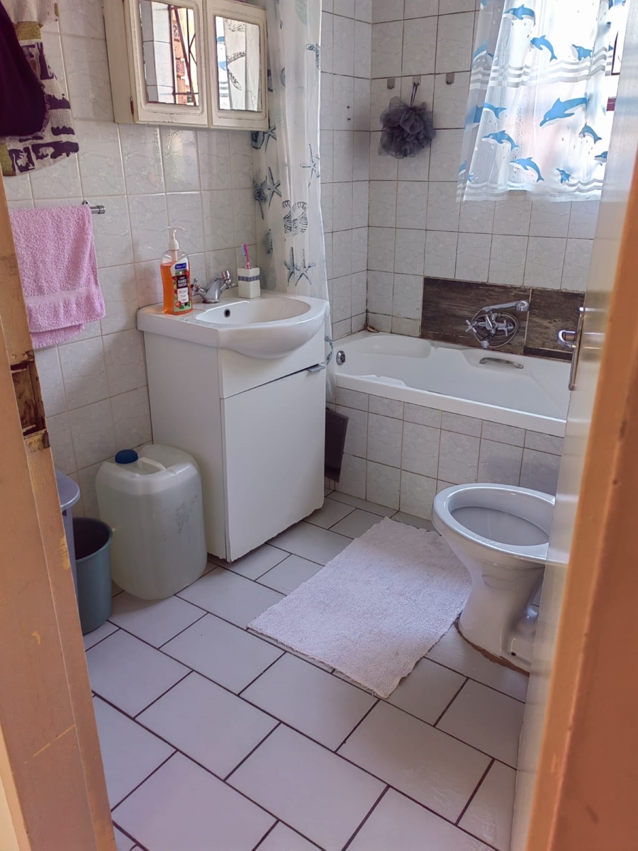 2 Bedroom Property for Sale in Vorna Valley Gauteng
