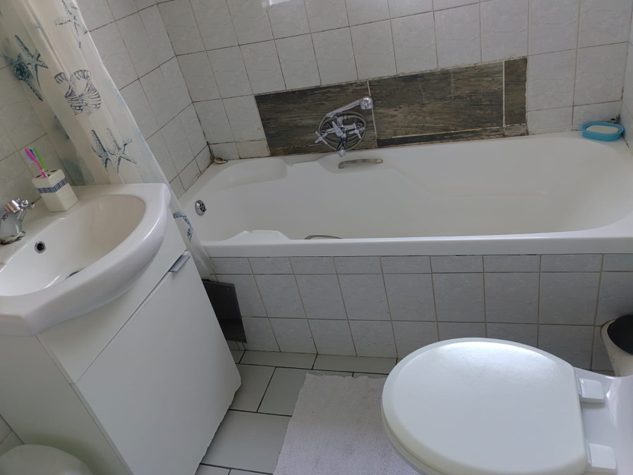 2 Bedroom Property for Sale in Vorna Valley Gauteng