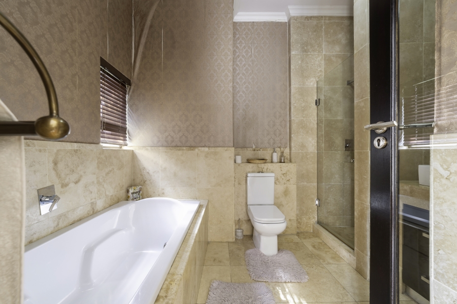 4 Bedroom Property for Sale in Crescent Wood Country Estate Gauteng