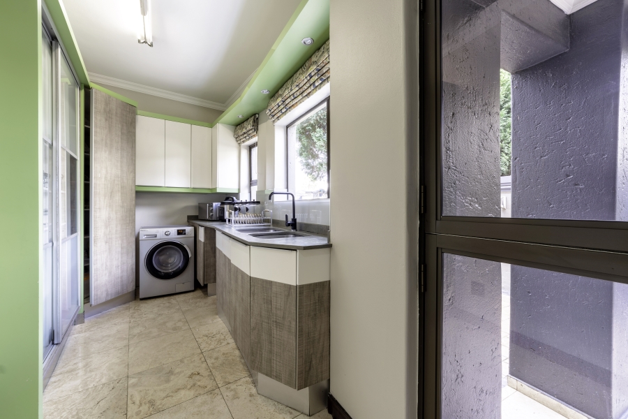 4 Bedroom Property for Sale in Crescent Wood Country Estate Gauteng