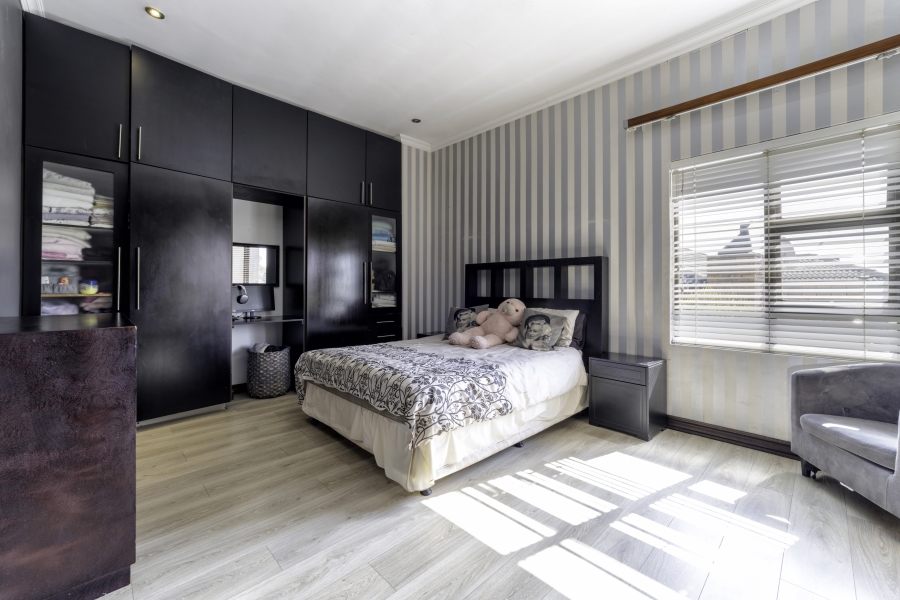 4 Bedroom Property for Sale in Crescent Wood Country Estate Gauteng
