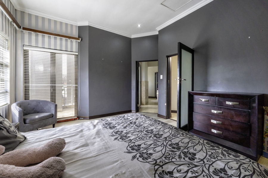 4 Bedroom Property for Sale in Crescent Wood Country Estate Gauteng