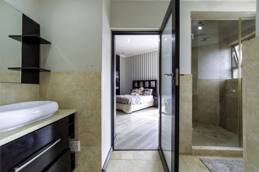 4 Bedroom Property for Sale in Crescent Wood Country Estate Gauteng