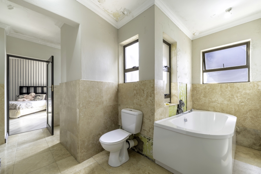 4 Bedroom Property for Sale in Crescent Wood Country Estate Gauteng